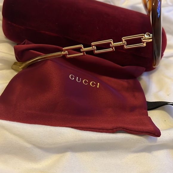 oversized GUCCI Sunglasses with transparent frames and gold detail - Picture 4 of 6